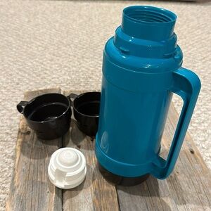 Thermos with 2 cups Vtg Thermos Glass Lined Flask 1.0 Litres Made in Canada